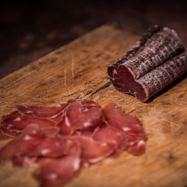Filet mignon de porc séché aux 5 baies de poivre fait de manière artisanale et familiale